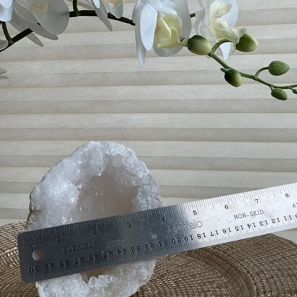 Collector Grade Crystal Geode - Picture 7 of 11